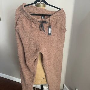 Natori plush jogger NWT